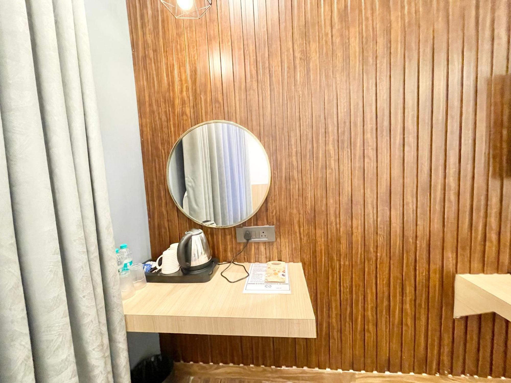 Hotel Well ! Fully Air-conditioned With Lift-wifi- Parking Availability, Near Kashi Vishwanath Temple, And Ganga Ghat