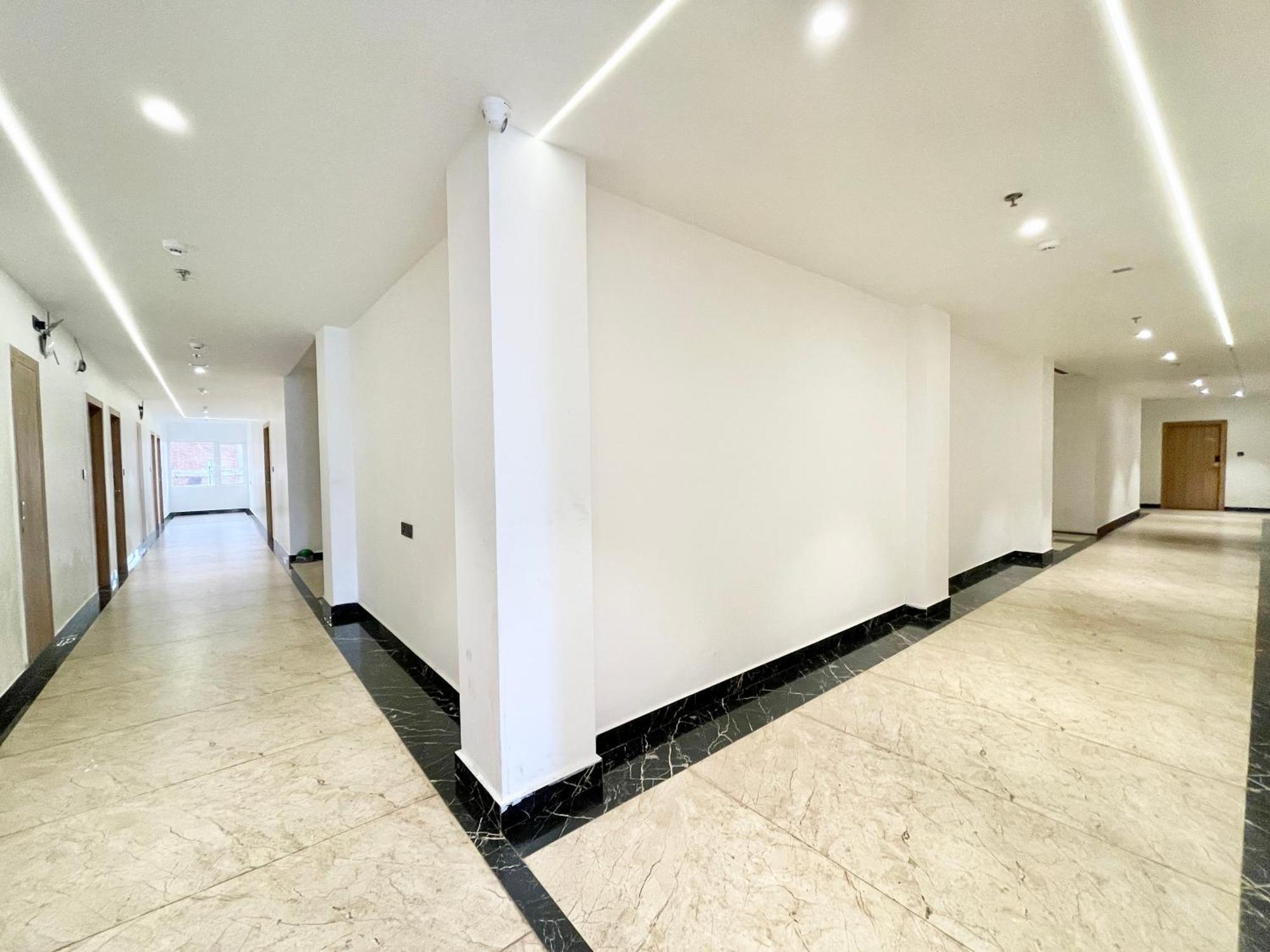 Well ! Fully Air-conditioned With Lift-wifi- Parking Availability, Near Kashi Vishwanath Temple, And Ganga Ghat 4* Varanasi